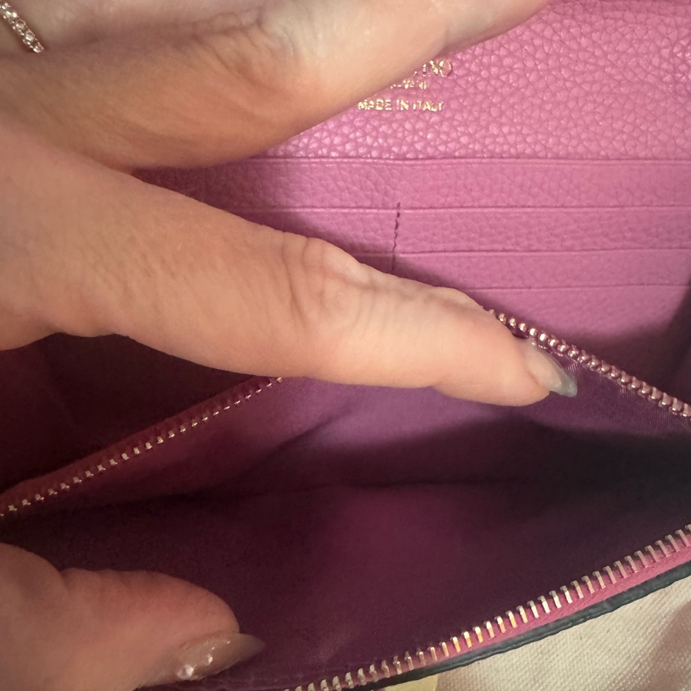 Valentino Rockstud clutch in pink, pale gold hardware, pebbled calf leather. - Picture 6 of 11
